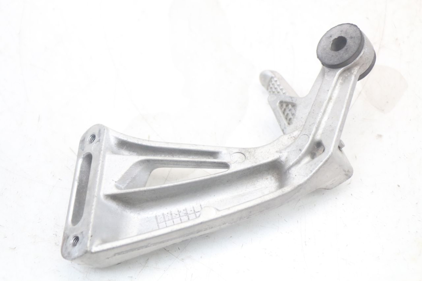 photo de RIGHT REAR FOOTREST MOUNTING PLATE SUZUKI SV N 650 (1999 - 2002) - Fixing points details