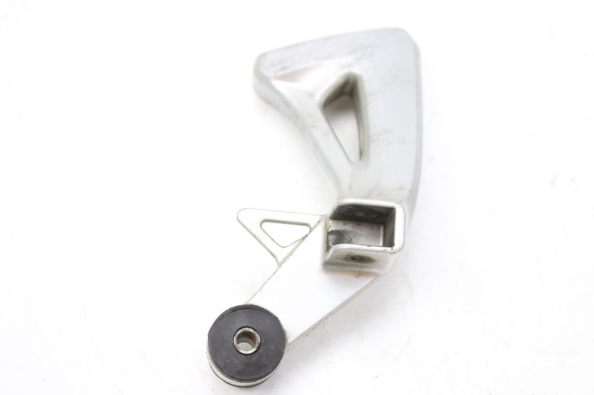 photo de RIGHT REAR FOOTREST MOUNTING PLATE SUZUKI SV S 650 (1999 - 2002) - Zoom on usage condition