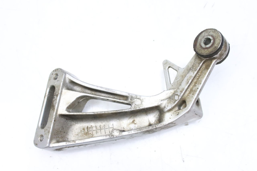 photo de RIGHT REAR FOOTREST MOUNTING PLATE SUZUKI SV S 650 (1999 - 2002) - Alternative perspective