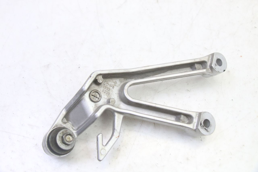 photo de REAR RIGHT FOOTREST MOUNT SUZUKI SV S 650 (2003 - 2009) - Alternative perspective