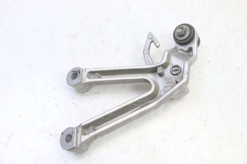 photo de REAR RIGHT FOOTREST MOUNT SUZUKI SV S 650 (2003 - 2009) - Technical close-up