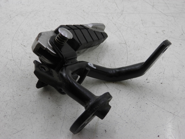 photo de REAR RIGHT FOOTREST MOUNT SYM GTS 125 (2005 - 2008) - Technical close-up