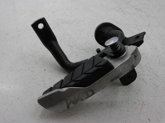 photo de REAR RIGHT FOOTREST MOUNT SYM GTS 125 (2005 - 2008) - Checked used part