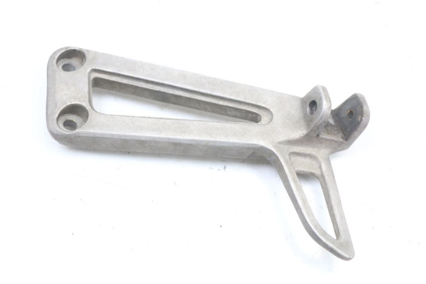 photo de RIGHT REAR FOOTREST MOUNTING PLATE YAMAHA TDR DELTABOX 125 (1997 - 2003) - Component detail