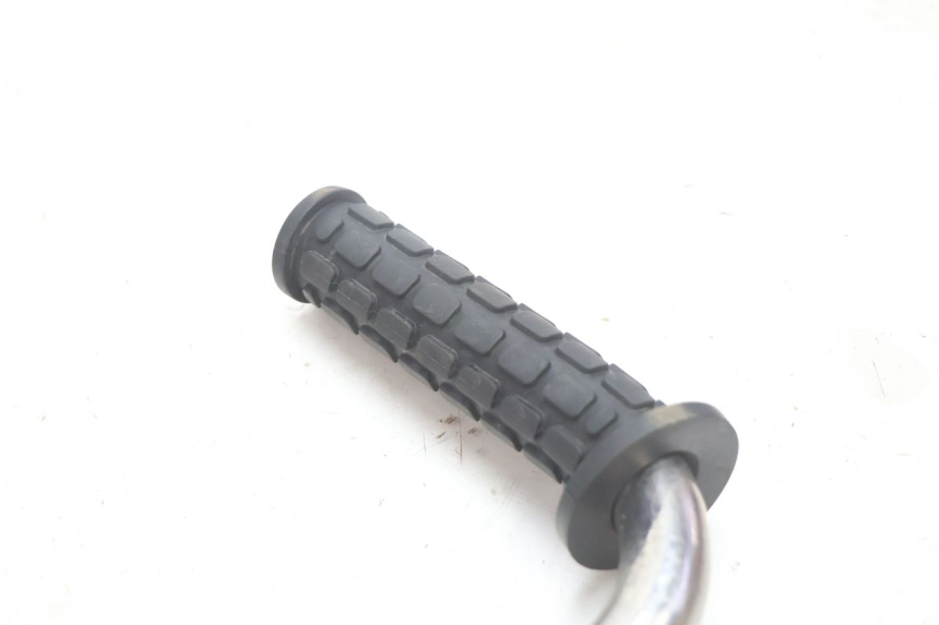 photo de REAR RIGHT FOOTREST MOUNT BOOM TRIKE FUN 500 (2004 - 2010) - Alternative perspective