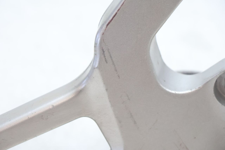 photo de RIGHT REAR FOOTREST MOUNTING PLATE HONDA VFR FI RC46 800 (1998 - 2001) - Alternative perspective