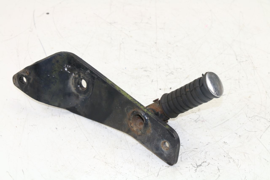 photo de REAR RIGHT FOOTREST MOUNT YAMAHA VIRAGO 125 (1996 - 2003) - Surface and material condition