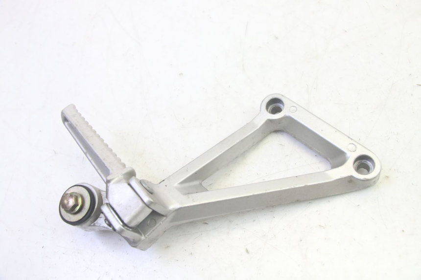 photo de RIGHT REAR FOOTREST MOUNTING PLATE DAELIM VJ ROADWIN FI 125 (2008 - 2017) - Main view