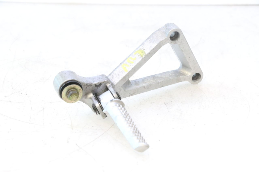 photo de REAR RIGHT FOOTREST MOUNT DAELIM VJ ROADWIN 125 (2004 - 2007) - Component detail