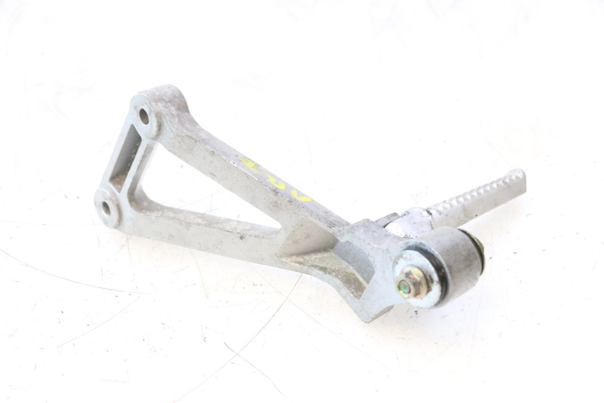 photo de REAR RIGHT FOOTREST MOUNT DAELIM VJ ROADWIN 125 (2004 - 2007) - Zoom on usage condition