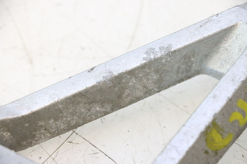 photo de REAR RIGHT FOOTREST MOUNT DAELIM VJ ROADWIN 125 (2004 - 2007) - Product overview