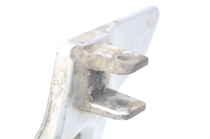 photo de RIGHT REAR FOOTREST MOUNTING PLATE SUZUKI XF FREEWIND 650 (1997 - 2003) - Component detail
