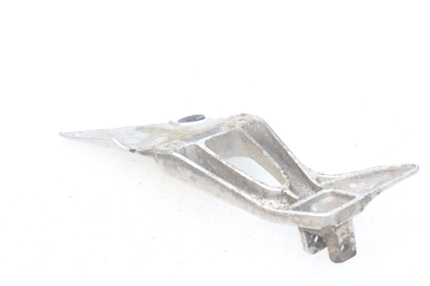 photo de RIGHT REAR FOOTREST MOUNTING PLATE SUZUKI XF FREEWIND 650 (1997 - 2003) - Zoom on usage condition