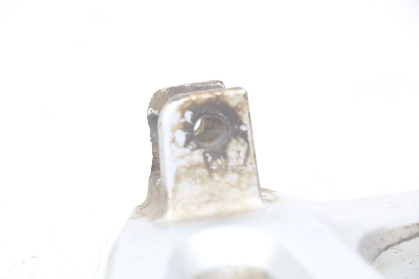 photo de RIGHT REAR FOOTREST MOUNTING PLATE SUZUKI XF FREEWIND 650 (1997 - 2003) - Product overview