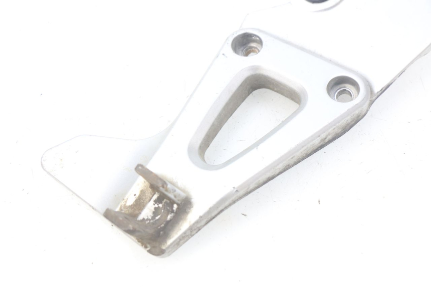 photo de RIGHT REAR FOOTREST MOUNTING PLATE SUZUKI XF FREEWIND 650 (1997 - 2003) - Surface and material condition