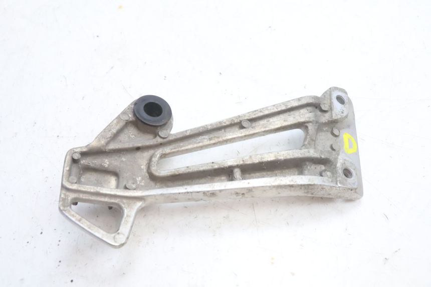 photo de REAR RIGHT FOOTREST MOUNT YAMAHA XJR 1300 (1998 - 2002) - Zoom on usage condition