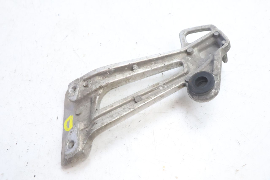 photo de REAR RIGHT FOOTREST MOUNT YAMAHA XJR 1300 (1998 - 2002) - Alternative perspective