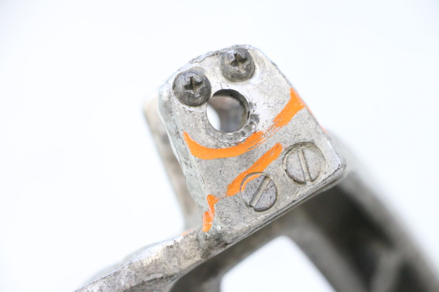 photo de REAR RIGHT FOOTREST MOUNT HONDA XRV AFRICA TWIN 750 (1990 - 1992) - Fixing points details