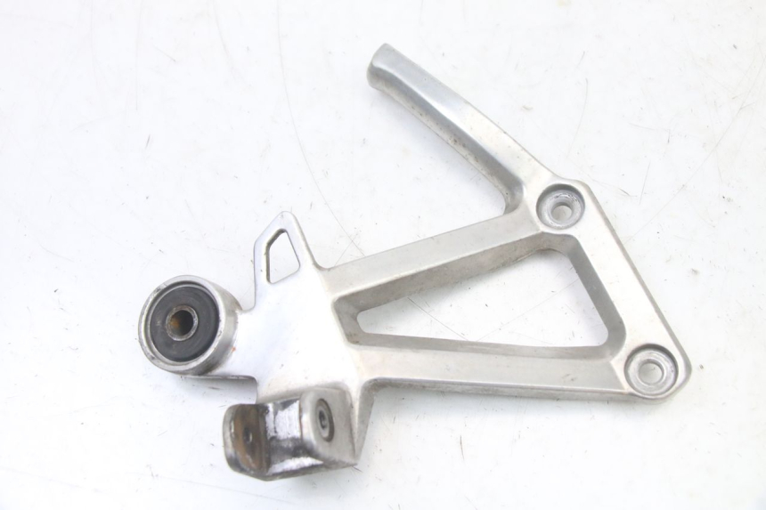 photo de REAR RIGHT FOOTREST MOUNT YAMAHA FZS FAZER 600 (2001 - 2003) - Main view