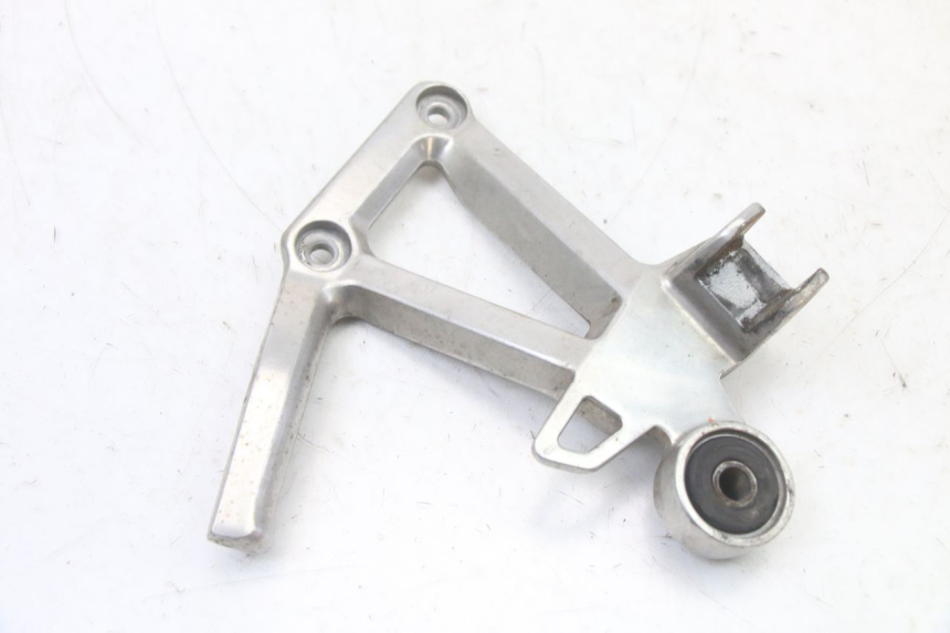 photo de REAR RIGHT FOOTREST MOUNT YAMAHA FZS FAZER 600 (2001 - 2003) - Component detail
