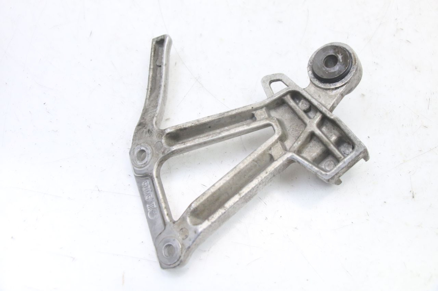 photo de REAR RIGHT FOOTREST MOUNT YAMAHA FZS FAZER 600 (2001 - 2003) - Technical close-up