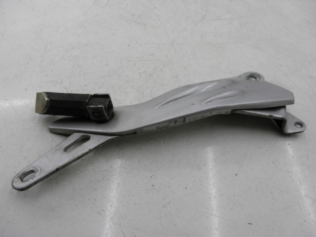 photo de REAR RIGHT FOOTREST MOUNT YAMAHA YBR CUSTOM 125 (2008 - 2010) - Fixing points details