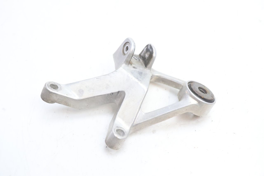 photo de REAR RIGHT FOOTREST MOUNT YAMAHA YZF R GENESIS 750 (1993 - 1998) - Zoom on usage condition