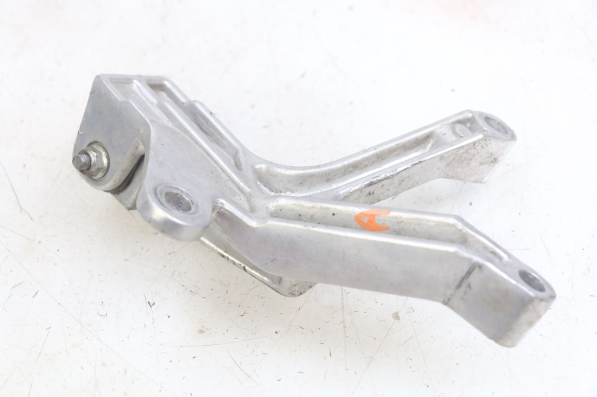 photo de RIGHT REAR FOOTREST MOUNTING PLATE YAMAHA YZF R THUNDERCAT 600 (1996 - 2003) - Component detail