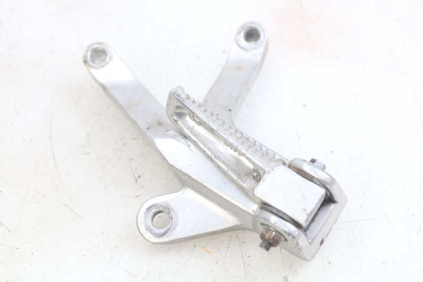 photo de RIGHT REAR FOOTREST MOUNTING PLATE YAMAHA YZF R THUNDERCAT 600 (1996 - 2003) - Alternative perspective