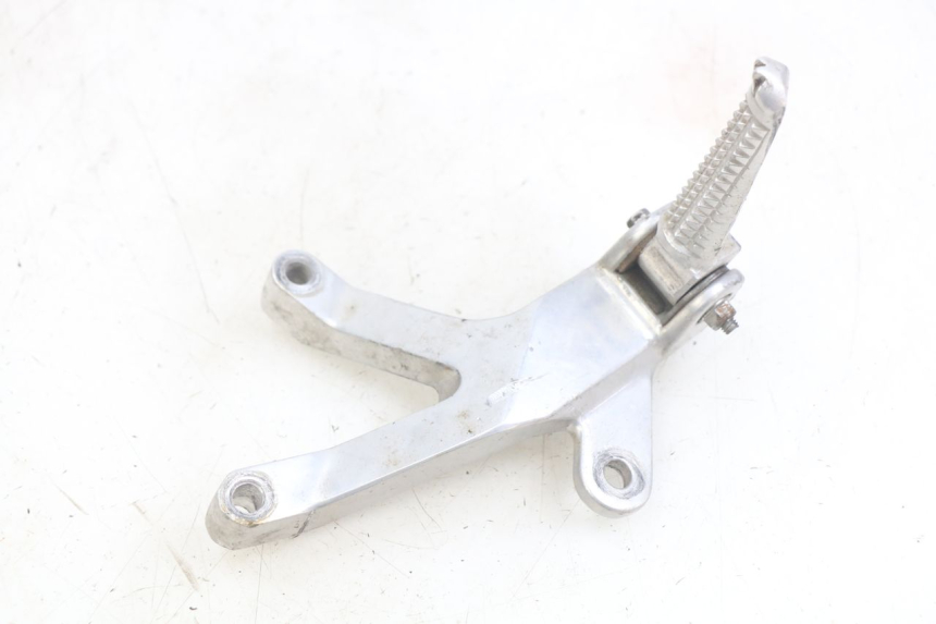 photo de RIGHT REAR FOOTREST MOUNTING PLATE YAMAHA YZF R THUNDERCAT 600 (1996 - 2003) - Technical close-up