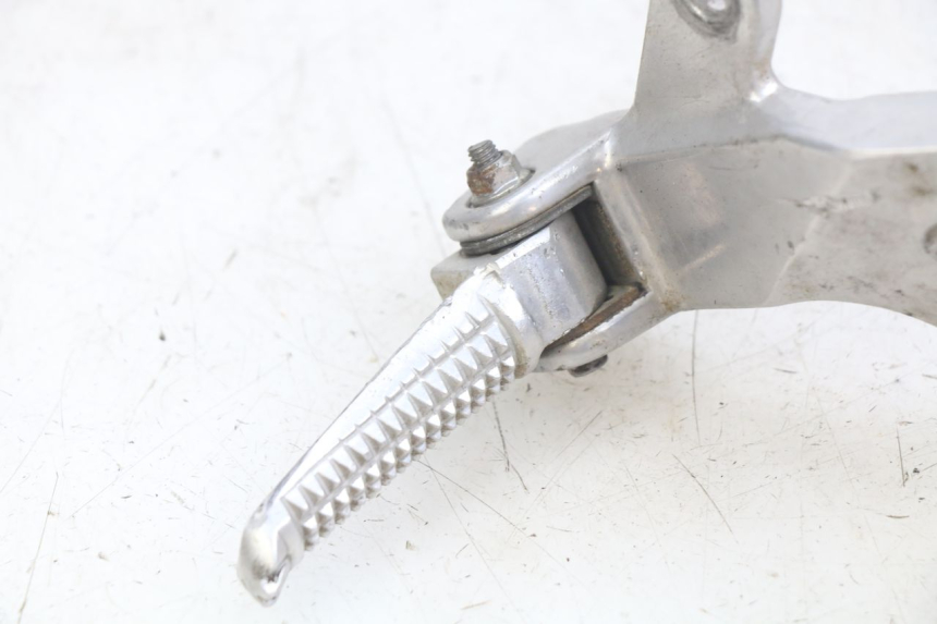 photo de RIGHT REAR FOOTREST MOUNTING PLATE YAMAHA YZF R THUNDERCAT 600 (1996 - 2003) - Fixing points details