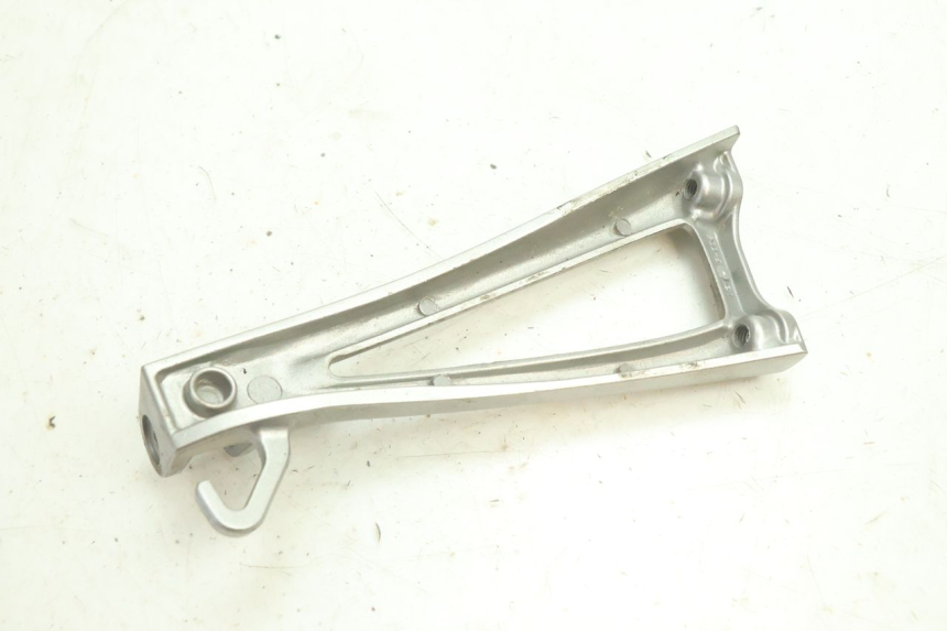 photo de REAR RIGHT FOOTREST MOUNT YAMAHA YZF R6 600 (2008 - 2009) - Zoom on usage condition