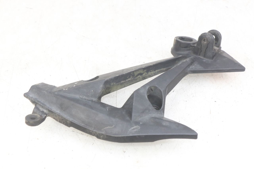 photo de RIGHT REAR FOOTREST MOUNTING PLATE KAWASAKI Z 750 (2007 - 2013) - Zoom on usage condition
