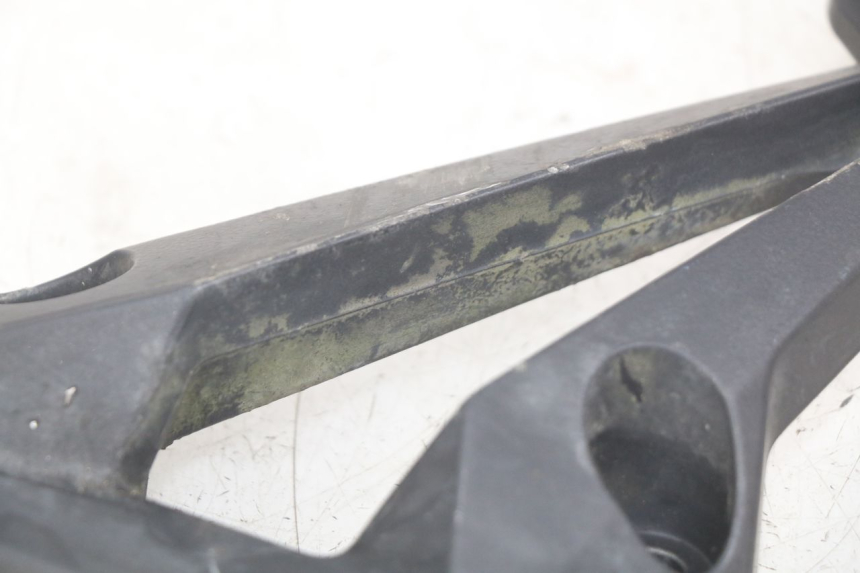 photo de RIGHT REAR FOOTREST MOUNTING PLATE KAWASAKI Z 750 (2007 - 2013) - Alternative perspective