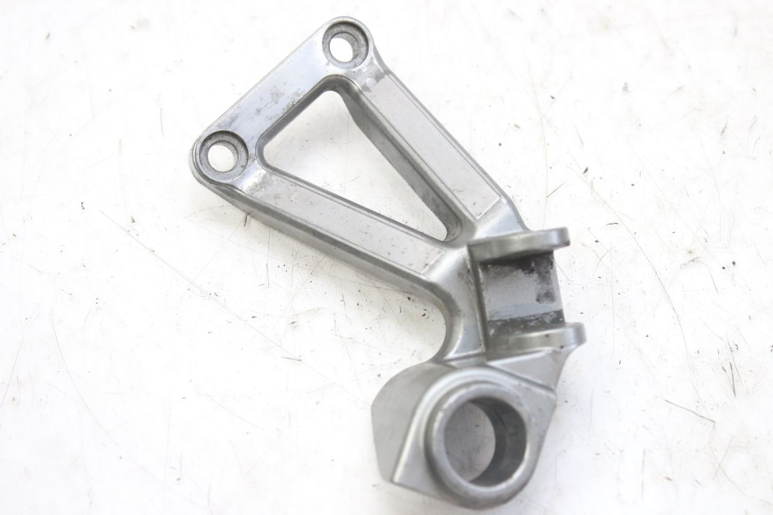 photo de RIGHT REAR FOOTREST MOUNTING PLATE KAWASAKI ZX-6R ZX6R 600 (1995 - 1997) - Main view