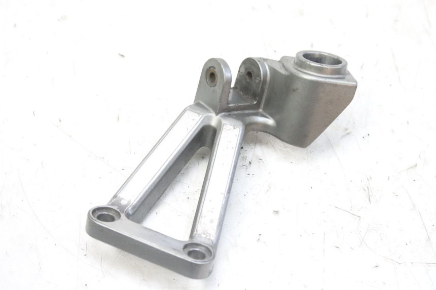 photo de RIGHT REAR FOOTREST MOUNTING PLATE KAWASAKI ZX-6R ZX6R 600 (1995 - 1997) - Alternative perspective
