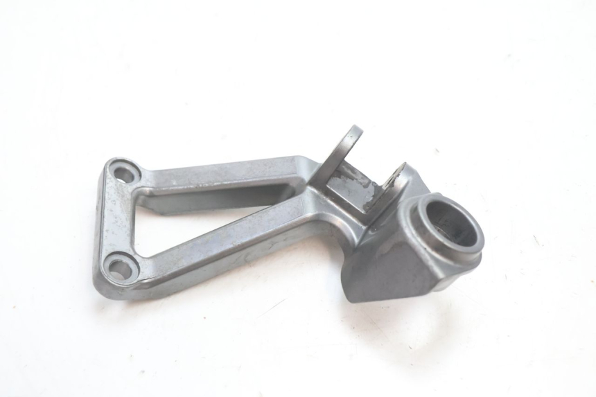 photo de RIGHT REAR FOOTREST MOUNTING PLATE KAWASAKI ZX-6R ZX6R 600 (1995 - 1997) - Zoom on usage condition