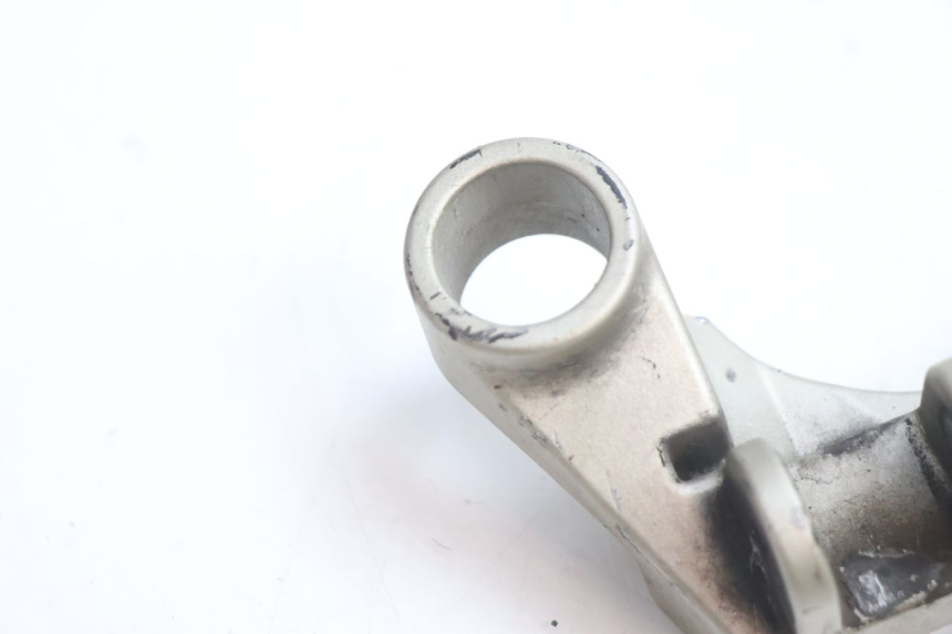 photo de REAR RIGHT FOOTREST MOUNT KAWASAKI ZX-6R ZX6R 600 (2000 - 2002) - Component detail