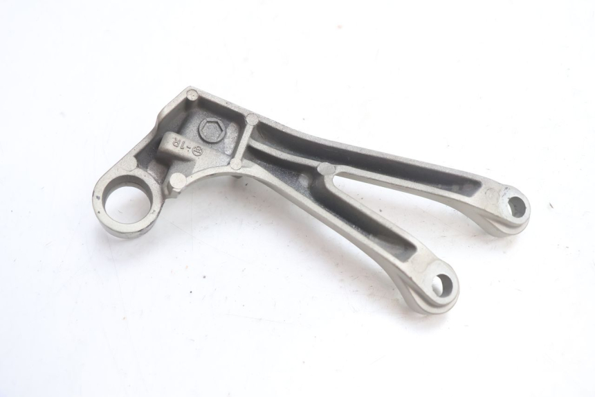 photo de REAR RIGHT FOOTREST MOUNT KAWASAKI ZX-6R ZX6R 600 (2000 - 2002) - Surface and material condition