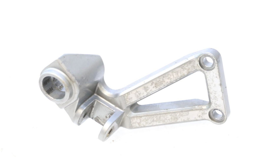 photo de RIGHT REAR FOOTREST MOUNTING PLATE KAWASAKI ZX-6R ZX6R 600 (1995 - 1997) - Main view