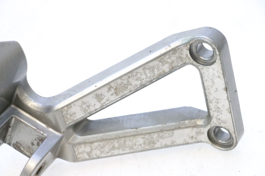 photo de RIGHT REAR FOOTREST MOUNTING PLATE KAWASAKI ZX-6R ZX6R 600 (1995 - 1997) - Component detail