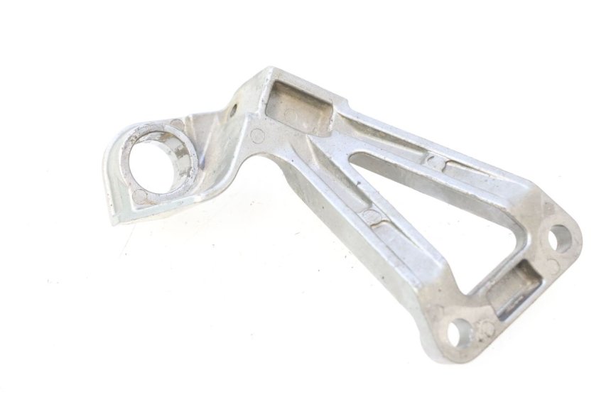 photo de RIGHT REAR FOOTREST MOUNTING PLATE KAWASAKI ZX-6R ZX6R 600 (1995 - 1997) - Zoom on usage condition