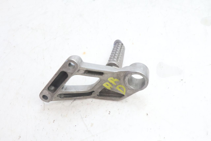 photo de REAR RIGHT FOOTREST MOUNT KAWASAKI ZZR 600 (1995 - 2004) - Zoom on usage condition