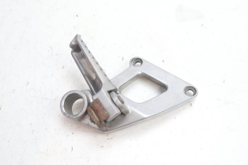 photo de REAR RIGHT FOOTREST MOUNT KAWASAKI ZZR 600 (1995 - 2004) - Alternative perspective