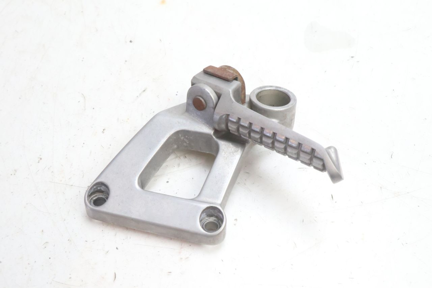 photo de REAR RIGHT FOOTREST MOUNT KAWASAKI ZZR 600 (1995 - 2004) - Technical close-up