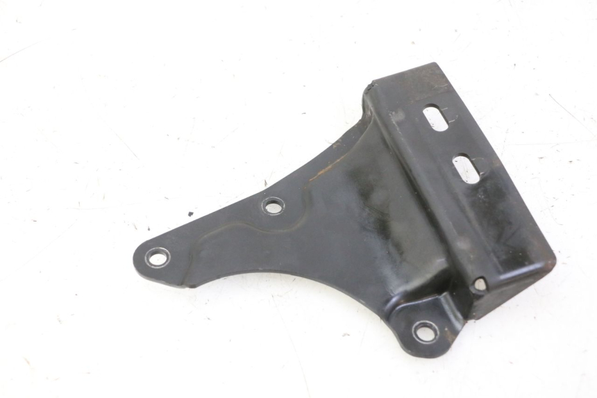 photo de REAR LEFT FOOTREST MOUNT QUADRO 4 4D 350 (2015 - 2018) - Component detail