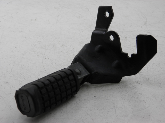 photo de REAR LEFT FOOTREST MOUNT APRILIA SCARABEO 100 (2003 - 2012) - Main view