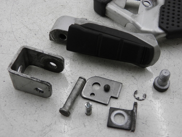 photo de REAR LEFT FOOTREST MOUNT BMW R RS 1150 (2001 - 2005) - Fixing points details