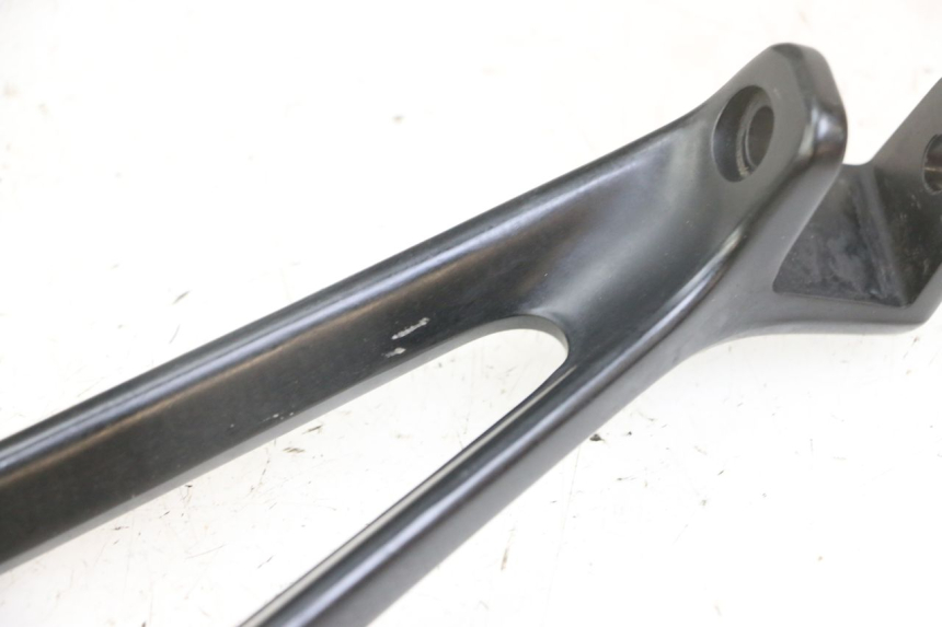 photo de REAR LEFT FOOTREST MOUNT BMW S RR ABS S1000RR 1000 (2015 - 2018) - Surface and material condition