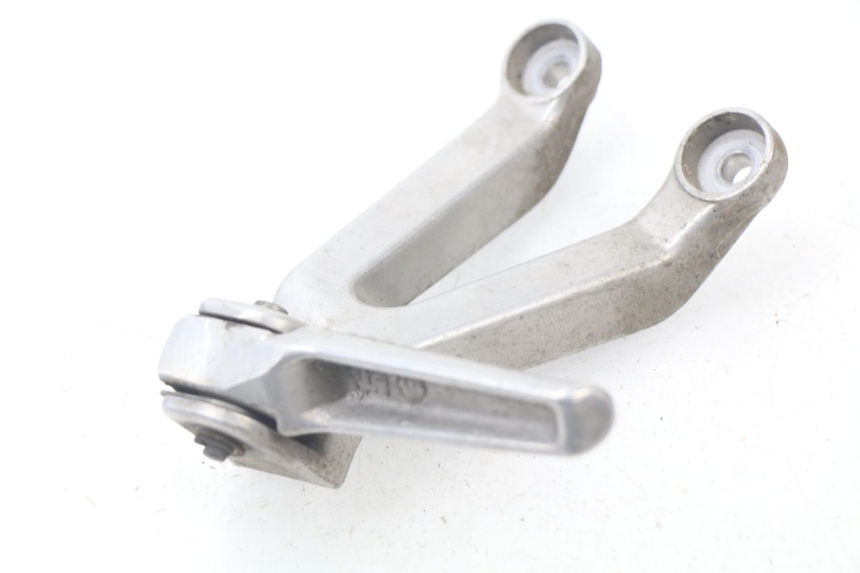 photo de REAR LEFT FOOTREST MOUNT HONDA CBR 919 RR FIREBLADE 900 (1998 - 1999) - Component detail